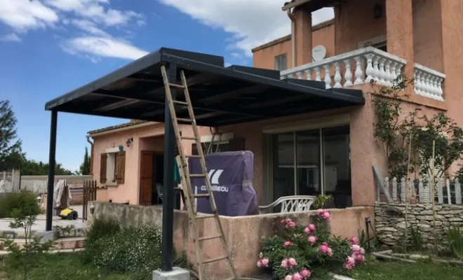 Pose de panneaux solaire photovoltaïques sur pergola aluminium à Lyon, Villefranche-sur-Saône, DIZAY ENERGY